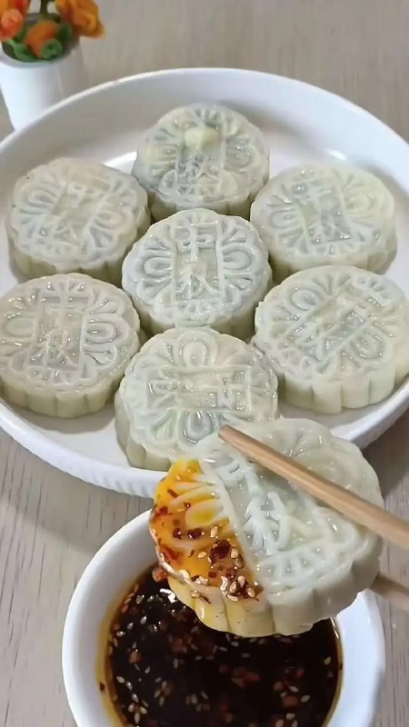 今天中秋吃月饼😋今天中秋吃月饼😋