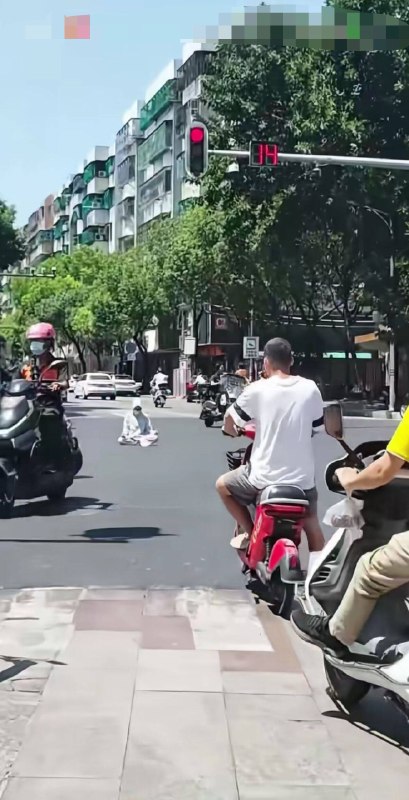 仙王裹尸布这是要请神上身？😦仙王裹尸布这是要请神上身？😦