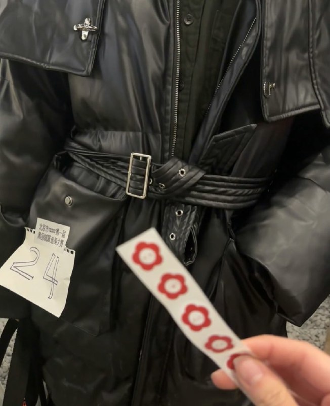 黑色羽绒服选美大赛……黑色羽绒服选美大赛……