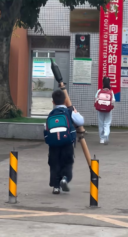 我去炸学校，老师不知道