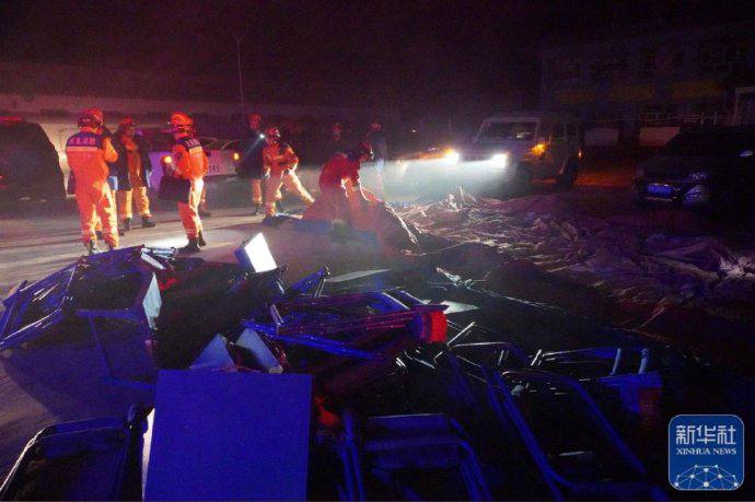 甘肃积石山发生6.2级地震已造成甘肃青海111人遇难北京时间12月18日23时59分，甘肃临夏州积石山县发生6.2级地震，震源深度10公里