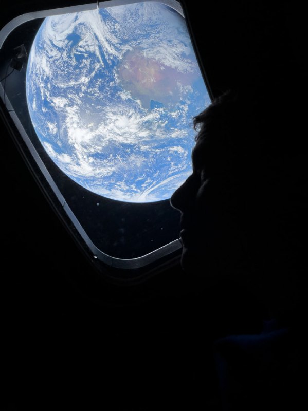 NASA分享阿尔忒弥斯2号宇航员不同视角拍摄的地球😳NASA分享阿尔忒弥斯2号宇航员不同视角拍摄的地球😳