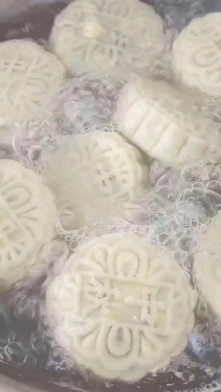 今天中秋吃月饼😋今天中秋吃月饼😋