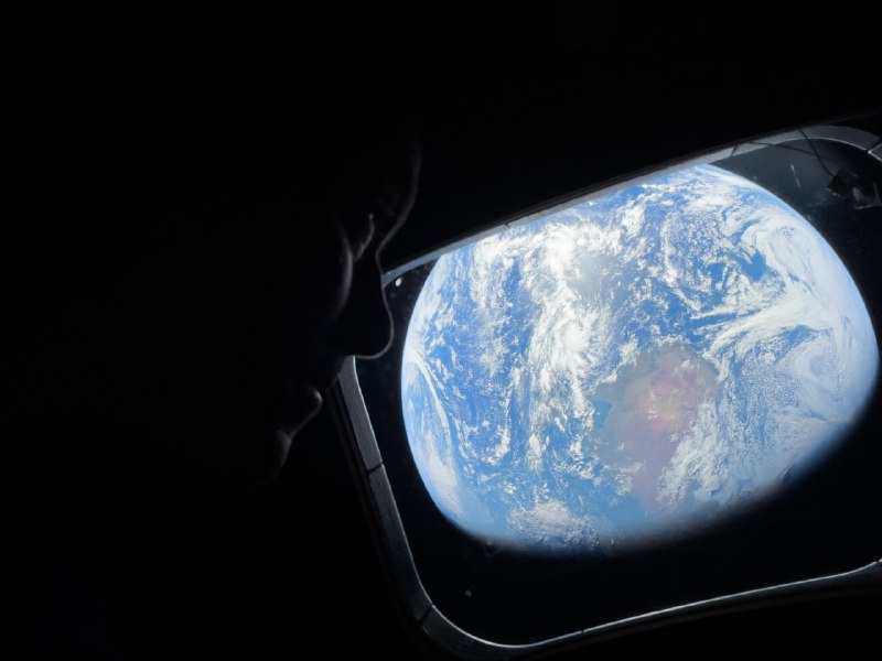 NASA分享阿尔忒弥斯2号宇航员不同视角拍摄的地球😳NASA分享阿尔忒弥斯2号宇航员不同视角拍摄的地球😳