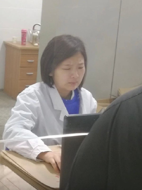 去医院检查身体，这个护士表情什么意思？去医院检查身体，这个护士表情什么意思？