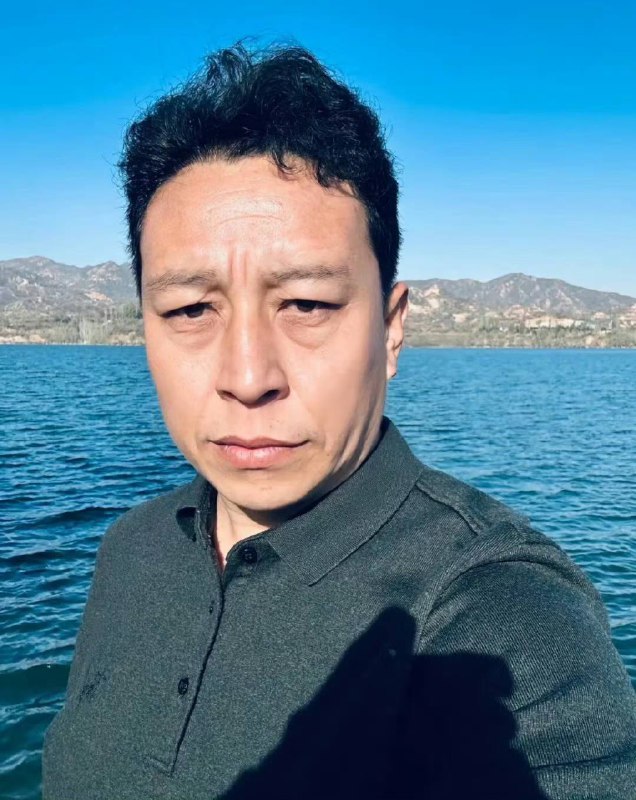 虽然不知道为什么都发这个人，但我也应景发一个
