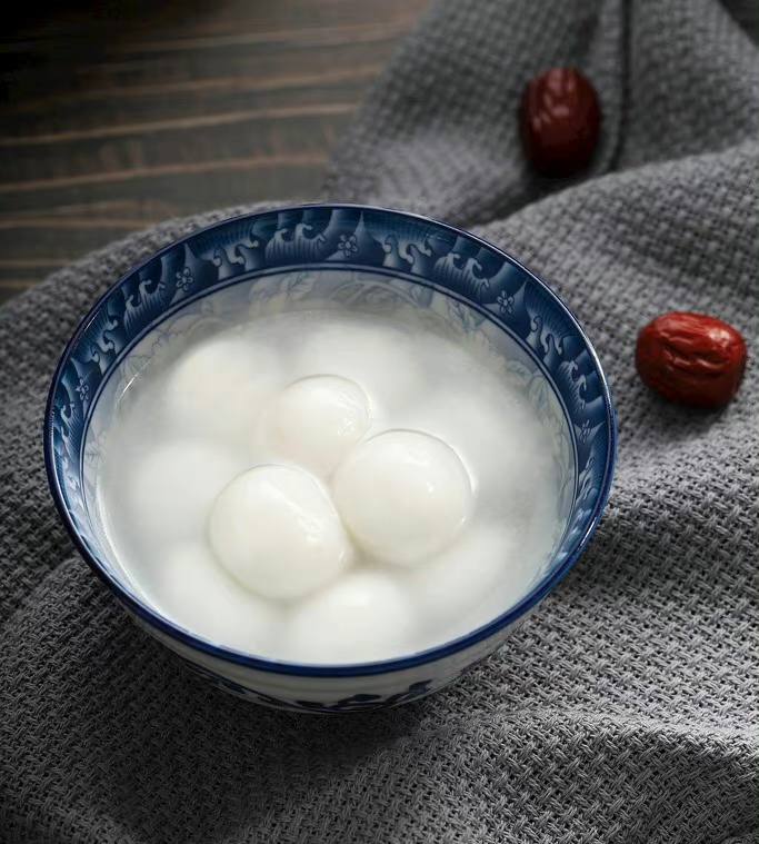 冬至快乐❄️你们那边冬至吃什么？饺子？馄饨？羊肉？红豆糯米饭？汤圆？ ​​​#今日冬至冬至快乐❄️你们那边冬至吃什么？饺子？馄饨？羊肉？红豆糯米饭？汤圆？ ​​​#今日冬至