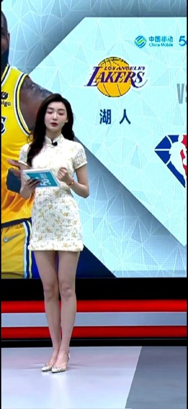 什么情况，半场休息回来裙子怎么还变短了？什么情况，半场休息回来裙子怎么还变短了？