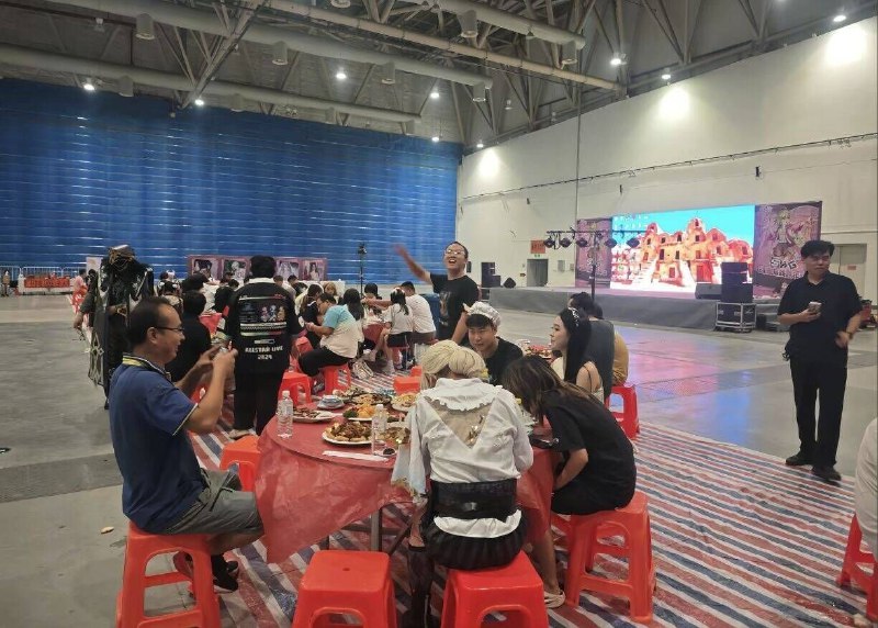 昨天这个山东漫展，80块门票带吃席，还得是山东啊😮昨天这个山东漫展，80块门票带吃席，还得是山东啊😮