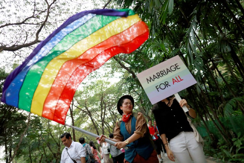泰国议会通过同性婚姻平等法案今天，泰国议会下院终读通过了婚姻平等法案，这是具有里程碑意义的一步，使得它朝成为亚洲第三个同性婚姻合法化地区迈进一步