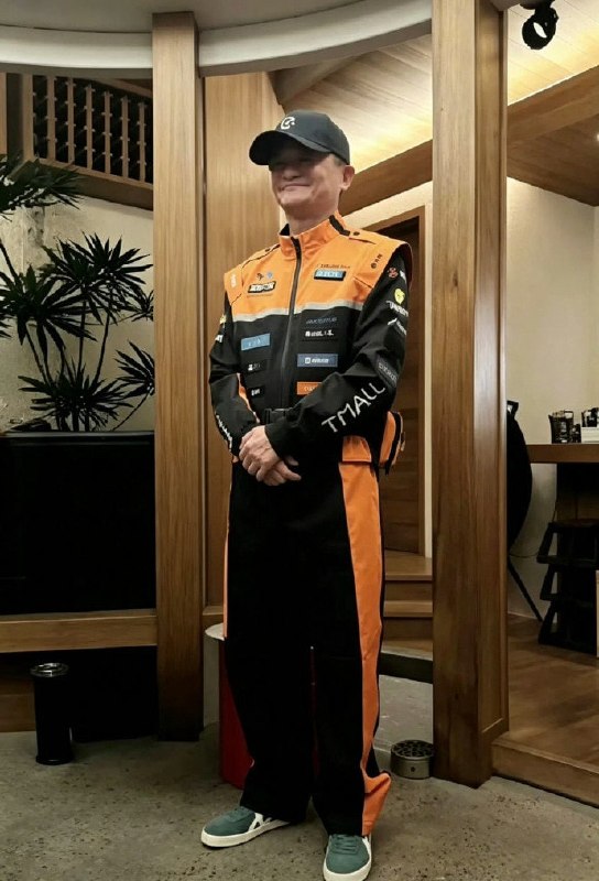 9月19日，马云参与设计的淘宝闪购城市骑士制服，拿下法国设计奖金奖
