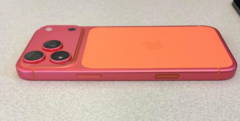 有网友的橙色iPhone17 Pro Max掉色成玫瑰金了……😧有网友的橙色iPhone17 Pro Max掉色成玫瑰金了……😧