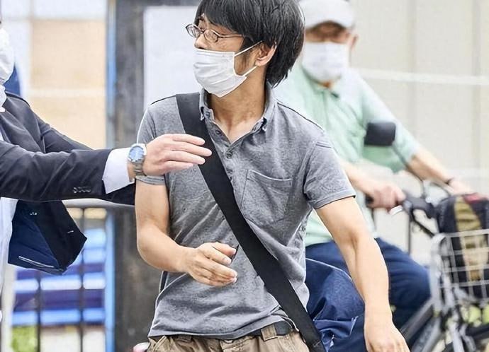 据日媒报道，前日本首相安倍晋三遇刺案将被拍成电影，由菅田将晖饰演枪杀安倍的山上彻也，预计今年秋季正式开机